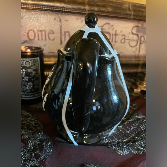 SPOOKY HOLLOW NWOT Halloween Black & White Skeleton Hand Teapot - Picture 5 of 13